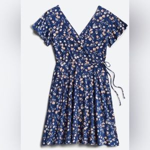 Kaileigh Faux Wrap Knit Dress Size L Womans Blue Floral Short Sleeve